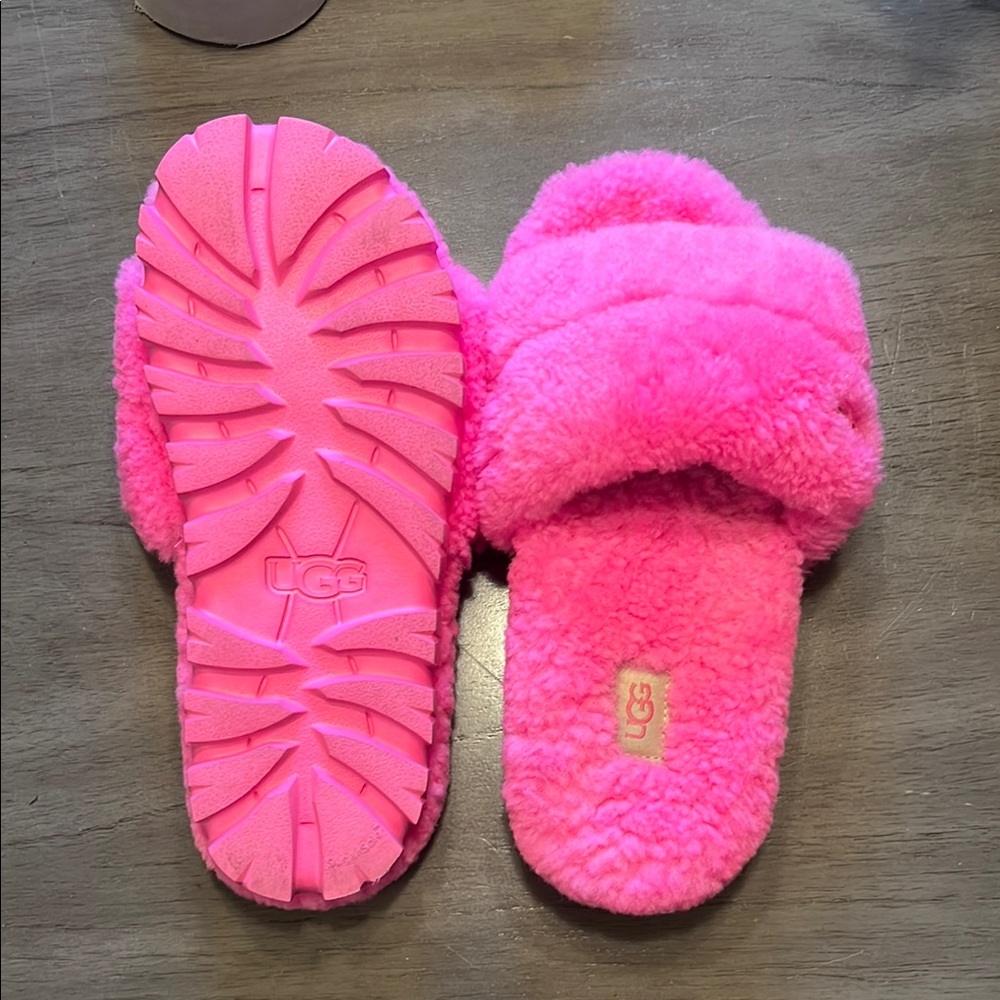 UGG Women's Pink Fluffy Slippers